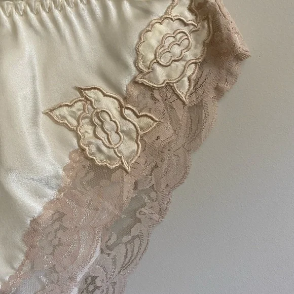 Victoria’s Secret Gold Label Vintage Camisole and Tap Pants size M - Picture 10 of 11